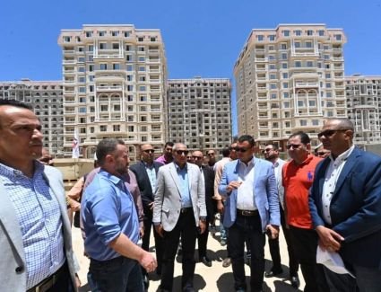 وزير الإسكان يتفقد موقف تنفيذ 3068 وحدة و310 فيلات بالتجمع العمراني «صوارى» بالإسكندرية