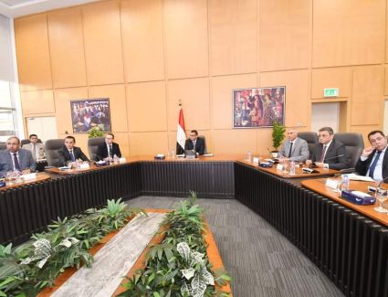 وزير الإسكان يستعرض الخطط التسويقية والحملات الترويجية للوحدات السكنية بمشروعات المدن الجديدة