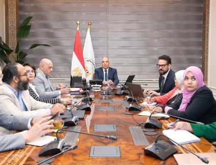 وزير الري يناقش مقترحات الإستفادة من التقنيات الحديثة للتصوير الجوي في متابعة الموارد المائية