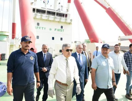  الفريق أسامة ربيع يتفقد أحدث الروافع البحرية ضمن استراتيجية تطوير الأسطول البحري