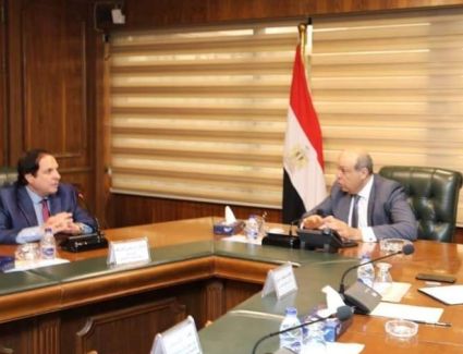 وزير الطيران المدني يبحث مع أمين رابطة الجامعات الإسلامية التعاون العلمي والبحثي