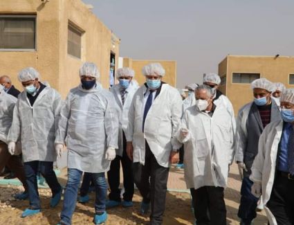 وزير الزراعة ومحافظ الفيوم يتفقدان المشروع القومى لإنتاج البيض الخالي من المسببات المرضية