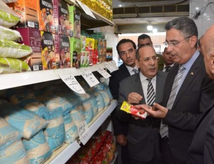 وزير التموين: نتابع يوميًا جودة الخبز المدعم.. وتطوير نحو ٤٠٠ مركز خدمة مواطنين 