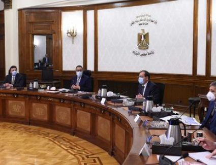 رئيس الوزراء يلتقي مع مدير شركة "ميركيوريا" العالمية لإنشاء مشروع تموين السفن في منطقة قناة السويس