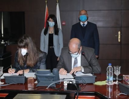 لإنشاء ميناء جاف ومركز لوجيستي.. الهيئة العامة للموانئ البرية توقع اتفاقية مع البنك الأوروبي بمليون يورو