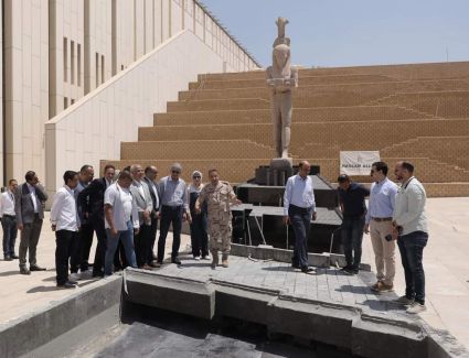 وزير السياحة يتابع آخر تطورات ومستجدات الموقف التنفيذي بالمتحف الكبير