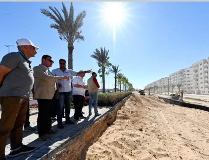 وزير الإسكان يتفقد أعمال تشطيب وحدات الأبراج الشاطئية وكمبوند مزارين بالعلمين الجديدة