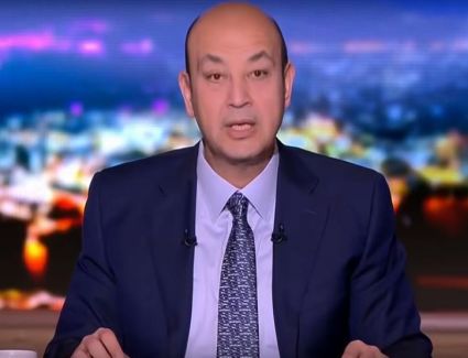 اصابة الإعلامي عمرو اديب في حادث سير وجرى نقله للمستشفى