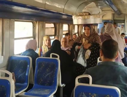 الحكومة توافق على قوانين جديدة بشأن الباعة الجائلين داخل محطات السكك الحديدية والقطارات