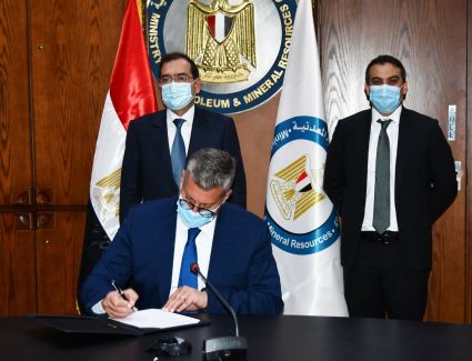 توقيع مذكرتى تفاهم بين شركة شملبرجير العالمية وجامعتى السويس والمستقبل لتجهيز الشباب لسوق العمل