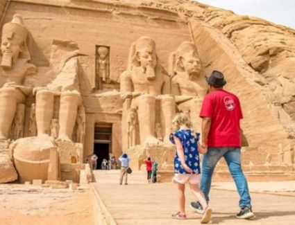 بدء صرف الدفعة الثانية من الدعم الاستثنائي لـ9 آلاف مرشد سياحي بقيمة 1000 جنيه.. الأحد المقبل