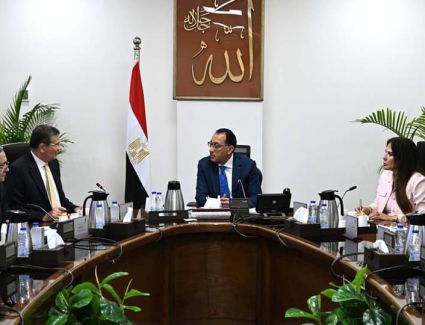 رئيس الوزراء يستعرض إجراءات ضبط منظومة الأسمدة مع وزير الزراعة
