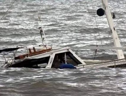 النيابة العامة تباشر التحقيق في واقعة غرق مركب تحمل 20 شخصا بالإسكندرية