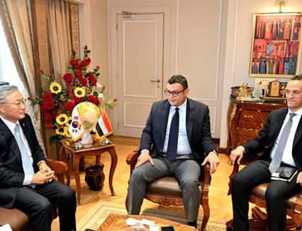 وزير الإسكان يستقبل سفير كوريا الجنوبية بالقاهرة لبحث مجالات التعاون بين البلدين