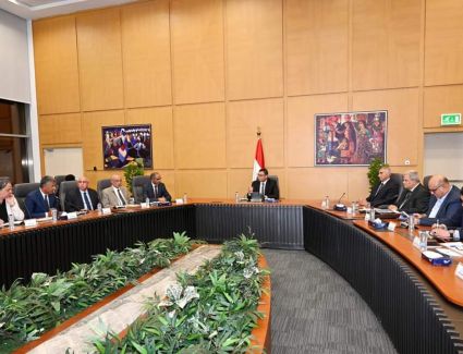 وزير الإسكان يستعرض الموقف التنفيذي لمشروعات زيادة إمداد محطة مياه القاهرة الجديدة من المياه العكرة