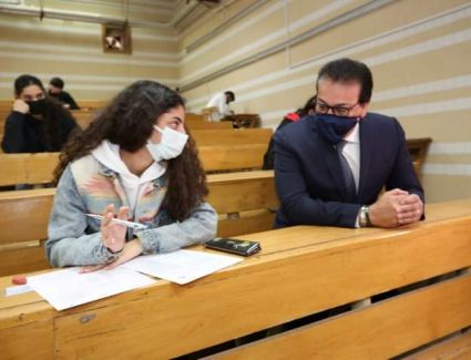 وزير التعليم العالي يتابع انتظام لجان الامتحانات بجامعتي القاهرة وعين شمس 