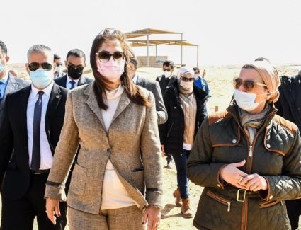 وزيرتا البيئة والتخطيط فى زيارة  لمحمية الغابة المتحجرة لبحث أوجه الإستثمار بالمحمية على أرض الواقع