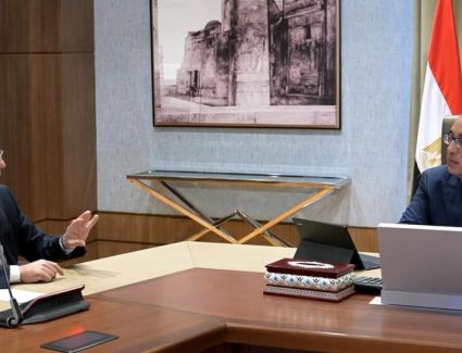 رئيس الوزراء يتابع مع الرئيس التنفيذي لوكالة الفضاء المصرية عدداً من ملفات العمل