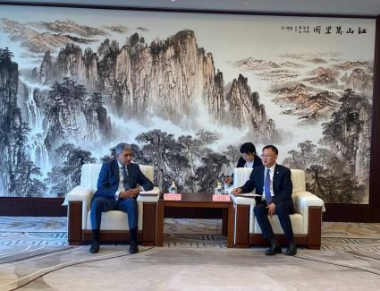 وزير السياحة والآثار يلتقي نائب رئيس الشركة الصينية العامة للهندسة المعمارية