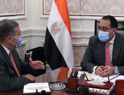 رئيس الوزراء يتابع مع وزير قطاع الأعمال ملفات عمل الوزارة