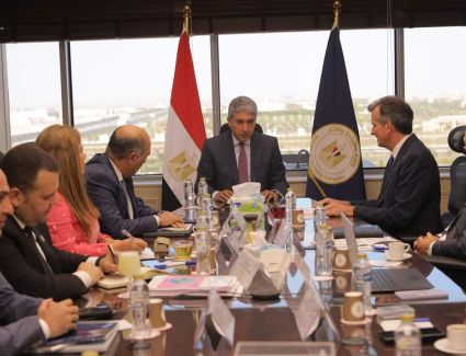وزير السياحة يبحث مع مسئولي شركة أرويا كروز للرحلات البحرية سبل التعاون لتعزيز سياحة السفن البحرية