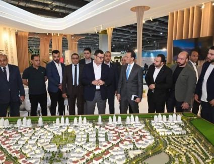 وزير الإسكان يتفقد اللمسات النهائية للاستعدادات الجارية بمركز المنارة لاستضافة المنتدى الحضرى العالمي