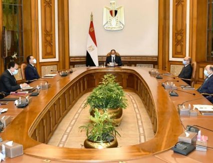 الرئيس يجتمع بالوزراء لمتابعة توابع حادث قطارى سوهاج