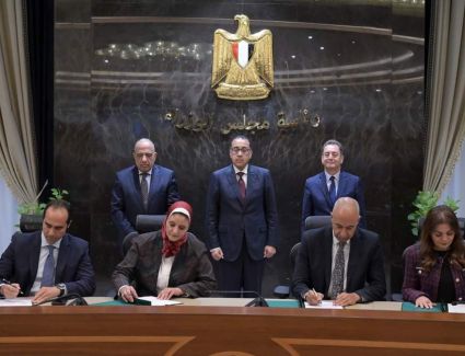 رئيس الوزراء يشهد توقيع مذكرتي تفاهم لانتاج الكهرباء من الطاقات الجديدة والمتجددة