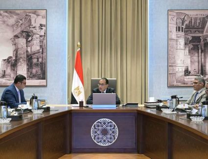 رئيس الوزراء يتابع موقف تطوير أرض مطار إمبابة