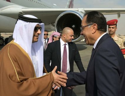 رئيس الوزراء يستقبل نظيره القطري بمطار القاهرة الدولي