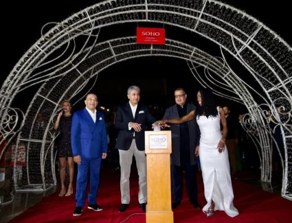 وزير السياحة ومحافظ جنوب سيناء يطلقان مهرجان الإضاءة السنوي بميدان سوهو سكوير بشرم الشيخ احتفالاً بقرب أعياد الكريسماس ورأس السنة الميلادية