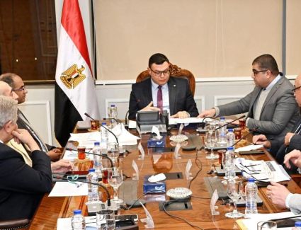 وزير الإسكان يتابع خطة مد وتدعيم شبكات مياه الشرب والصرف الصحى للعام المالى الحالى