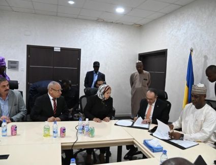 وزير الإسكان يهنىء "المقاولون العرب" على توقيع "بروتوكول اتفاق لدراسة الطريق الاستراتيجي تشاد-ليبيا-مصر''