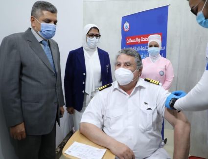 وزيرة الصحة تشهد تطعيم المرشدين بقناة السويس بلقاح فيروس كورونا