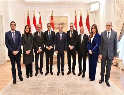 خلال لقائه ببعض الإعلاميين ..الرئيس السيسي: تماسك المصريين ووحدتهم هو العامل الأهم في الحفاظ على الدولة