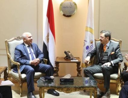 وزير الصناعة يستقبل وفد من المستثمرين الأتراك لبحث إقامة منطقة صناعية تركية بمصر