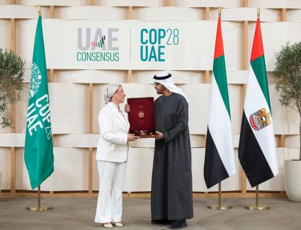 الإمارات تمنح وزيرة البيئة المصرية وسام زايد الثانى من " الطبقة الأولى" ضمن كوكبة من ٦ وزراء على مستوى العالم