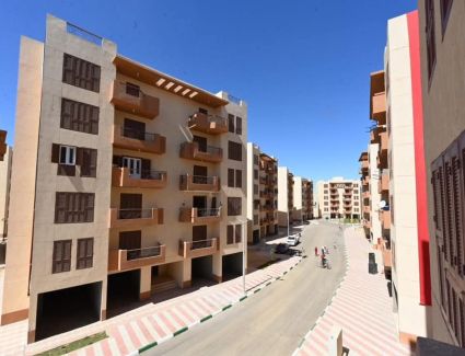 وزير الإسكان يتابع موقف تسليم الوحدات السكنية بمشروع " درة الوادى " بمحافظة الوادى الجديد