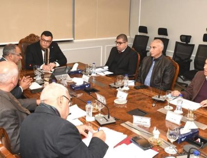 وزير الإسكان يجتمع بمسئولى أحد المكاتب الاستشارية لاستعراض مقترح لتشغيل وصيانة منظومة مياه الشرب والصرف الصحي