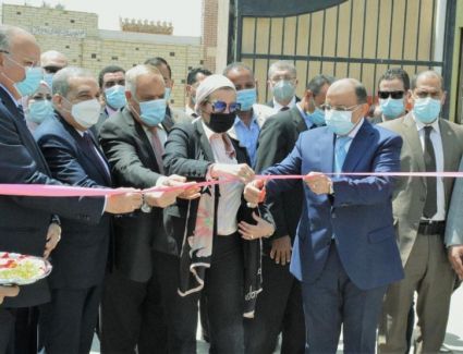 وزراء التنمية المحلية والبيئة والانتاج الحربي ورئيس الهيئة العربية للتصنيع ومحافظ القاهرة يفتتحون المحطة الوسطية لنقل المخلفات بالمقطم