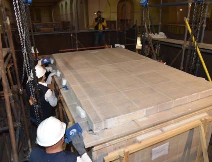 المتحف المصري الكبير يستقبل المقصورة الثالثة من ‏مقاصير الملك الذهبي توت عنخ آمون