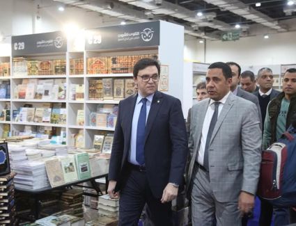 وزير الثقافة يتفقد أروقة معرض الكتاب للاطمئنان على منظومة الأداء ومستوى الخدمات المقدمة للجمهور 