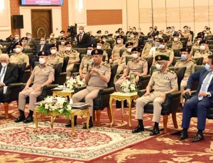 القائد العام للقوات المسلحة وزير الدفاع والإنتاج الحربى يشهد الندوة التخصصية لإدارة المخابرات الحربية والإستطلاع