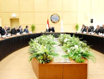 وزير الصناعة يبحث مع وفد البنك الدولي مستجدات مشروع تطوير لوجستيات التجارة بين القاهرة والإسكندرية