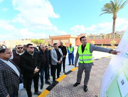 وزير الإسكان يستعرض موقف كافة المشروعات ويتفقد محطة رفع الصرف الصحي الرئيسية بدمياط