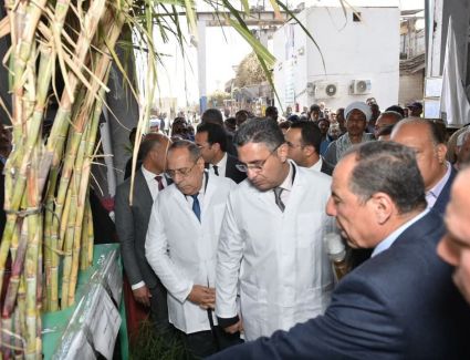 وزير التموين يتفقد مصنعي سكر قوص والورق بمحافظة قنا 