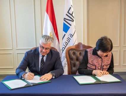  باستثمارات 28 مليون دولار.. اقتصادية قناة السويس ينوقع مشروعين جديدين بالقنطرة غرب الصناعية لصناعات المنسوجات