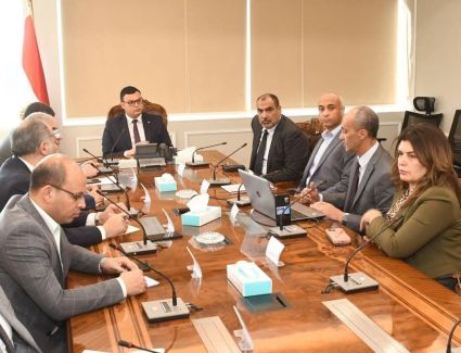 وزير الإسكان يلتقى ممثلي شركة متخصصة في إنشاء البحيرات "crystal lagoon " ومعالجة مياه الصرف الصحي