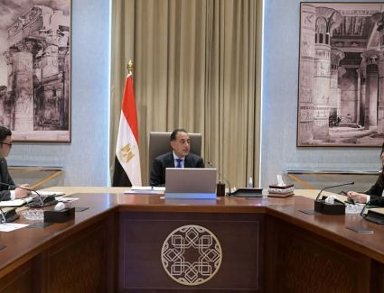 رئيس الوزراء يتابع الجهود الحكومية في ملف تحلية مياه البحر