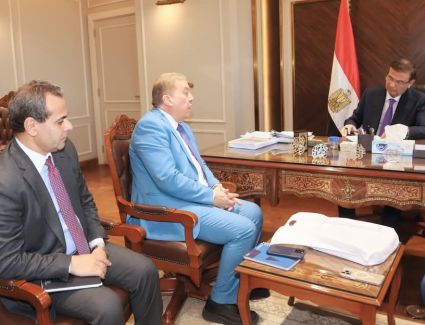 وزير الزراعة يبحث مع شركة ميفاك زيادة الإنتاجية من اللقاحات البيطرية وتوطين تكنولوجيا الصناعة في مصر والتصدير للخارج